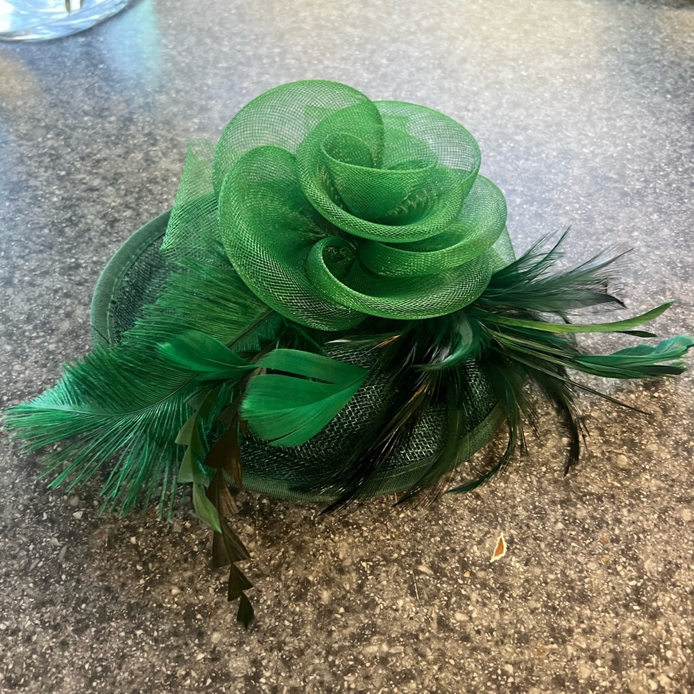 Emerald Green Feathered Hat with Vintage Charm